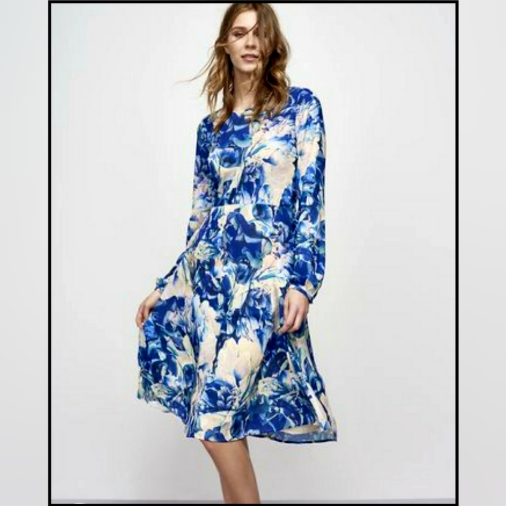Beautiful NWT Floral Chiffon Midi Dress